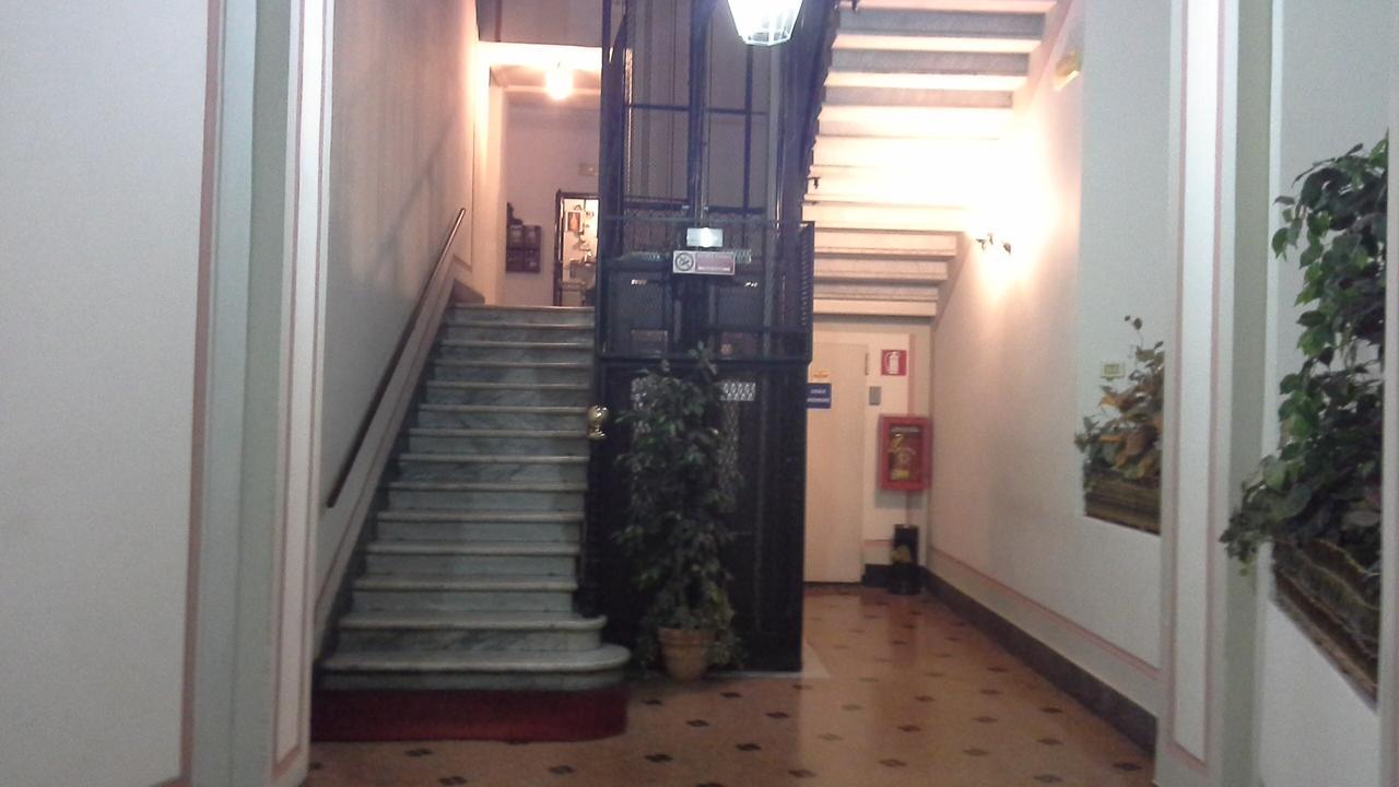 Argentina House Acomodação com café da manhã Génova Exterior foto